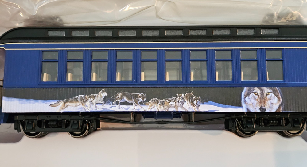 NEW BRADFORD EXCHANGE HO SCALE SILVER MOON LSCO Passenger CAR WOLF THEME